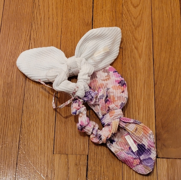 LOVESHACKFANCY BREAKFAST IN BED HAIR SCRUNCHIES - Picture 3 of 7